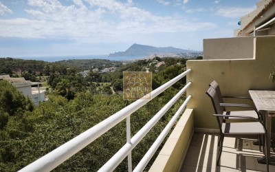A beautiful semi-detached house with lovely sea views in Sierra Altea Golf.